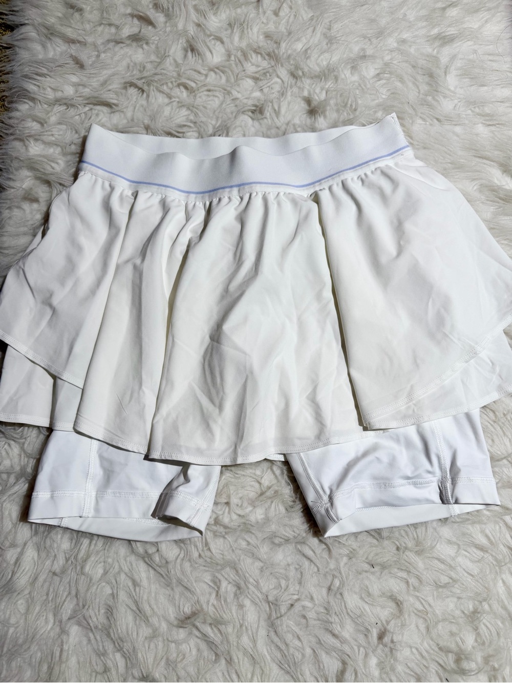 Lululemon Size 10 Women’s White Tennis Skort with Built-in Shorts Flowy Workout